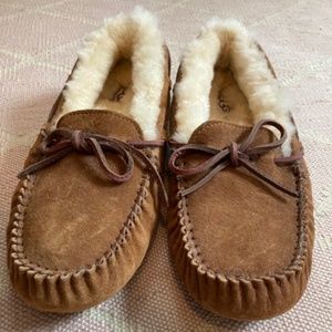 UGG Dakota Slipper NWOT